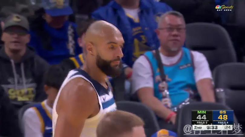 麦克丹尼尔斯妙传 戈贝尔双手扣篮打成2+1